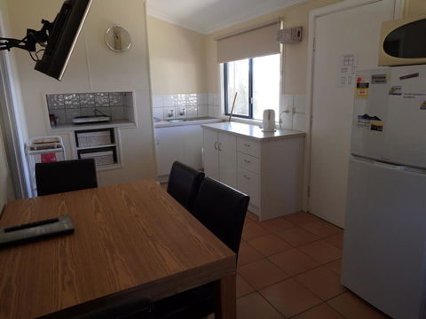 Lazy Lobster Holiday Units & Chalets - Southport Accommodation 6
