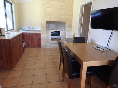 Lazy Lobster Holiday Units & Chalets - Southport Accommodation 4