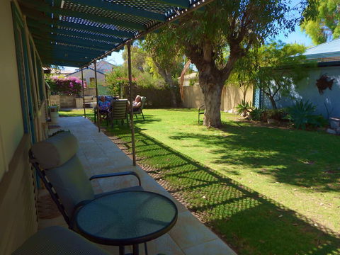 Lazy Lobster Holiday Units & Chalets - Southport Accommodation 30