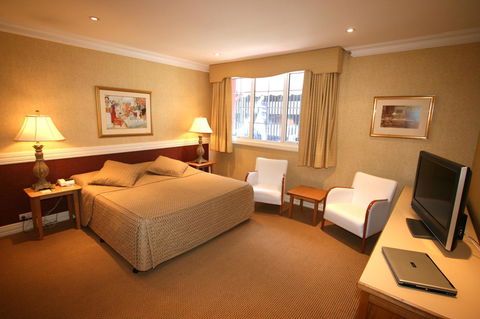European Hotel - Accommodation Southport 2
