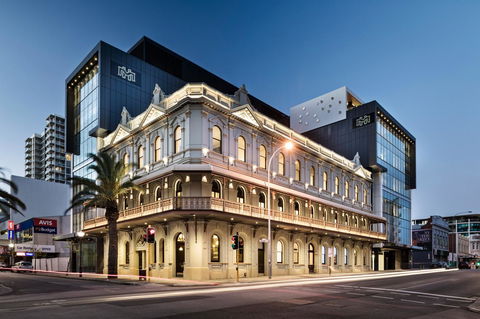The Melbourne Hotel - Accommodation Southport 0
