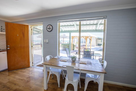 Shark Bay Seafront Apartments - Southport Accommodation 3