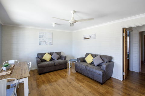 Shark Bay Seafront Apartments - Southport Accommodation 14