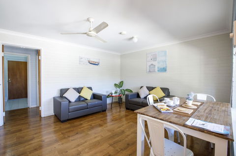 Shark Bay Seafront Apartments - Southport Accommodation 41