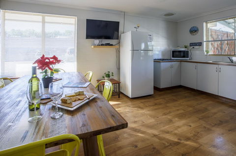 Shark Bay Seafront Apartments - Southport Accommodation 37