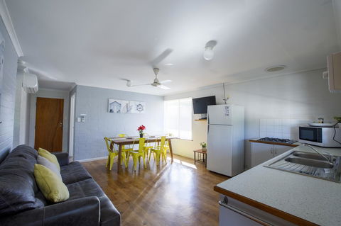 Shark Bay Seafront Apartments - Southport Accommodation 39