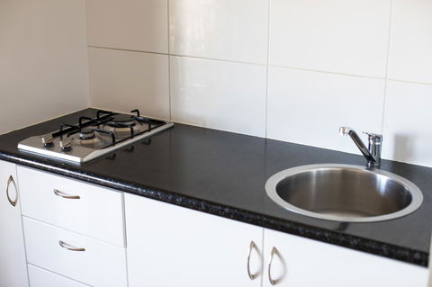 Shark Bay Seafront Apartments - Southport Accommodation 15