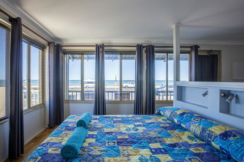 Shark Bay Seafront Apartments - Southport Accommodation 35