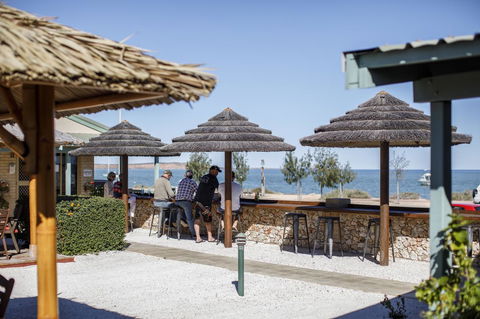 Shark Bay Seafront Apartments - Southport Accommodation 6