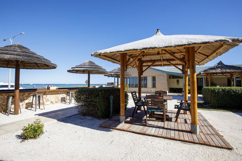 Shark Bay Seafront Apartments - Southport Accommodation 21