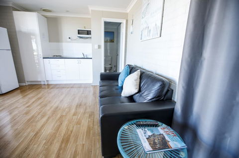 Shark Bay Seafront Apartments - Southport Accommodation 30