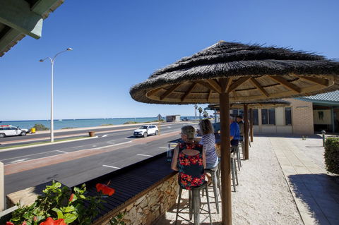 Shark Bay Seafront Apartments - Southport Accommodation 38