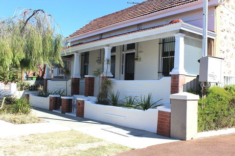 Captain\'s Heritage Cottage - Central Fremantle 2 Bedroom Historic Cottage - Southport Accommodation 0