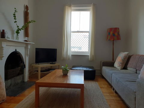 Captain\'s Heritage Cottage - Central Fremantle 2 Bedroom Historic Cottage - Southport Accommodation 2