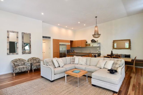 East On Byron - Accommodation Southport 13