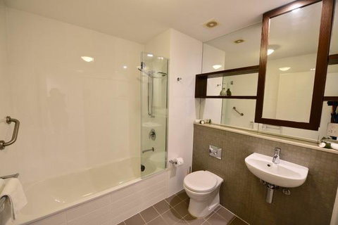 East On Byron - Accommodation Southport 6