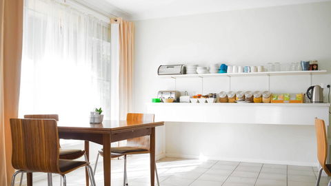 Almond Inn - Southport Accommodation 8