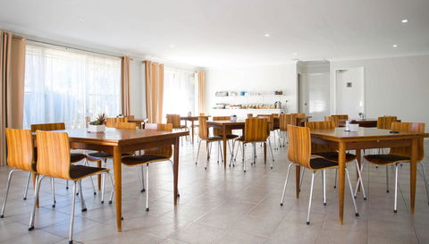 Almond Inn - Southport Accommodation 7