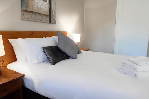 Almond Inn - Southport Accommodation 0