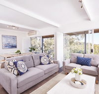Bright and Spacious Family Home With Leafy Deck - Southport Accommodation