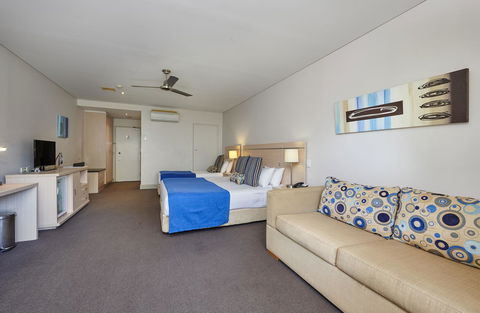 Waves Byron Bay - Southport Accommodation 24