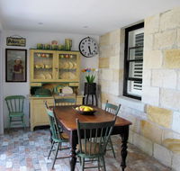 Apple Tree Cottage - Southport Accommodation
