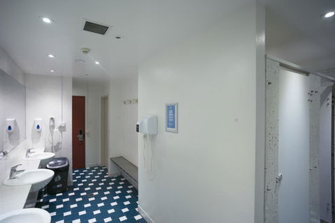 YHA Sydney Central - Southport Accommodation 7