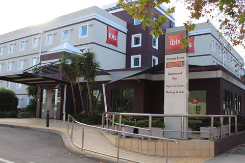 Ibis Newcastle - Accommodation Southport 1