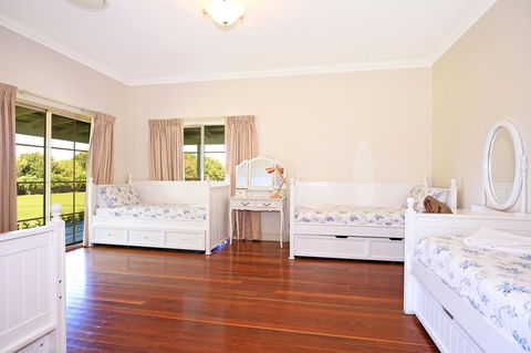 Terara Riverside Retreat - Southport Accommodation 10