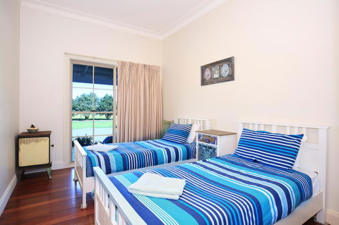 Terara Riverside Retreat - Southport Accommodation 9