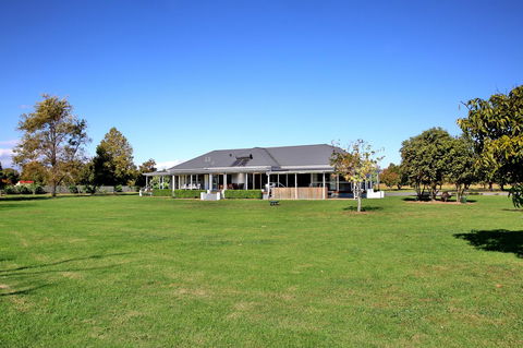 Terara Riverside Retreat - Southport Accommodation 5