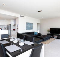 Brand New Executive Apartment - Southport Accommodation