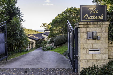 The Outlook Cabana - Southport Accommodation 22