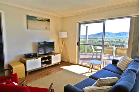 Coastwatch, 26 Comara Terrace - Southport Accommodation 3