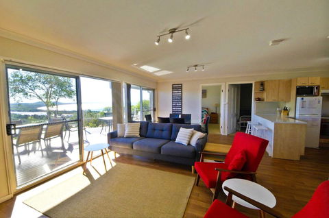 Coastwatch, 26 Comara Terrace - Southport Accommodation 4