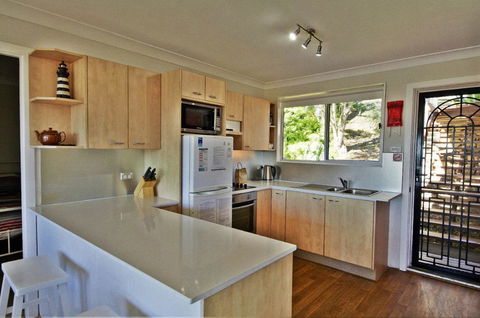 Coastwatch, 26 Comara Terrace - Southport Accommodation 2