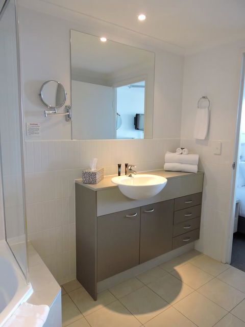 BASE Holidays - Ettalong Beach Premium Apartments - Southport Accommodation 20