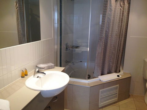 BASE Holidays - Ettalong Beach Premium Apartments - Southport Accommodation 39