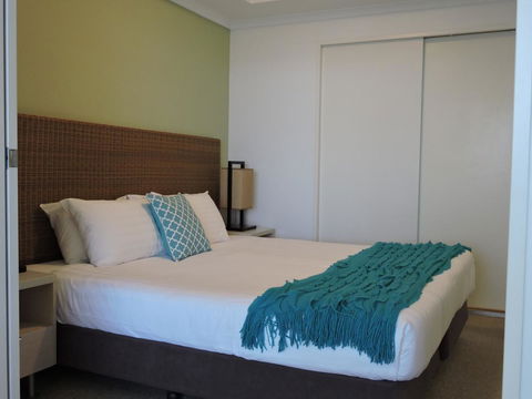 BASE Holidays - Ettalong Beach Premium Apartments - Southport Accommodation 15