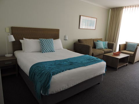 BASE Holidays - Ettalong Beach Premium Apartments - Southport Accommodation 11