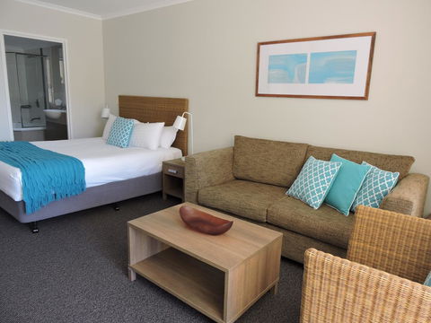 BASE Holidays - Ettalong Beach Premium Apartments - Southport Accommodation 13