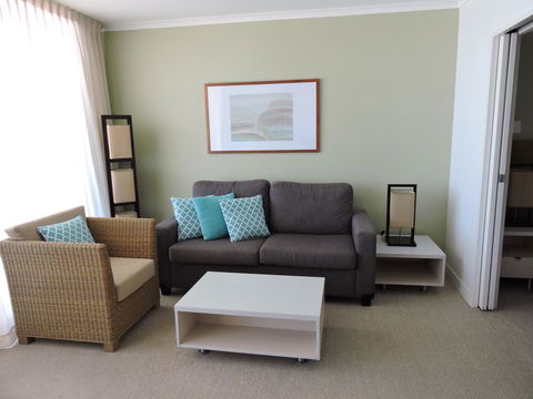 BASE Holidays - Ettalong Beach Premium Apartments - Southport Accommodation 17