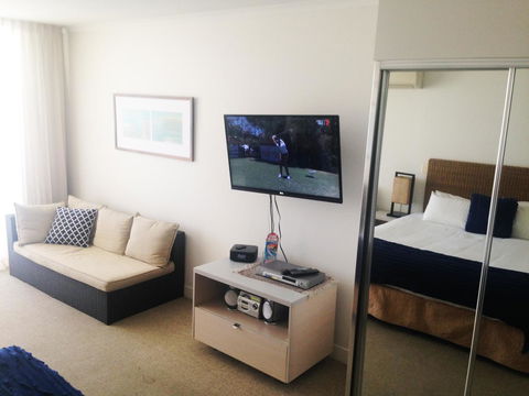 BASE Holidays - Ettalong Beach Premium Apartments - Southport Accommodation 32