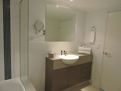 BASE Holidays - Ettalong Beach Premium Apartments - Southport Accommodation 6