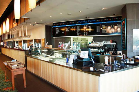 BASE Holidays - Ettalong Beach Premium Apartments - Southport Accommodation 2