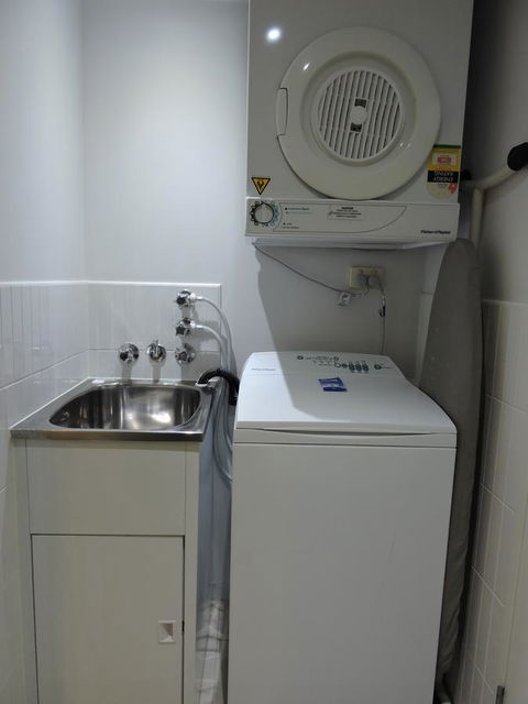 BASE Holidays - Ettalong Beach Premium Apartments - Southport Accommodation 3
