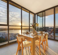Stunning Sunset Water View 2BEDs on High Rises - Southport Accommodation
