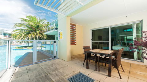Pacific Blue, Salamander Bay - Southport Accommodation 5