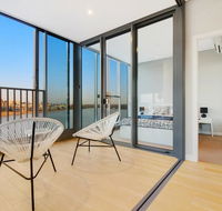 Brand New 3 Bedrooms Apt with Waterfront View - Southport Accommodation