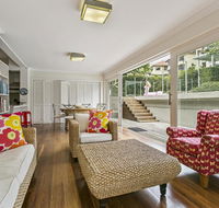 Summery spacious 4 bed home in Kurraba Point - Southport Accommodation